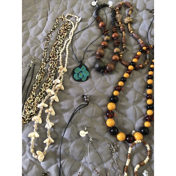 Vintage Boho ESTATE Lot Of 1970's & 80's Necklaces  RESALE 26 Pieces - Picture 7 of 10